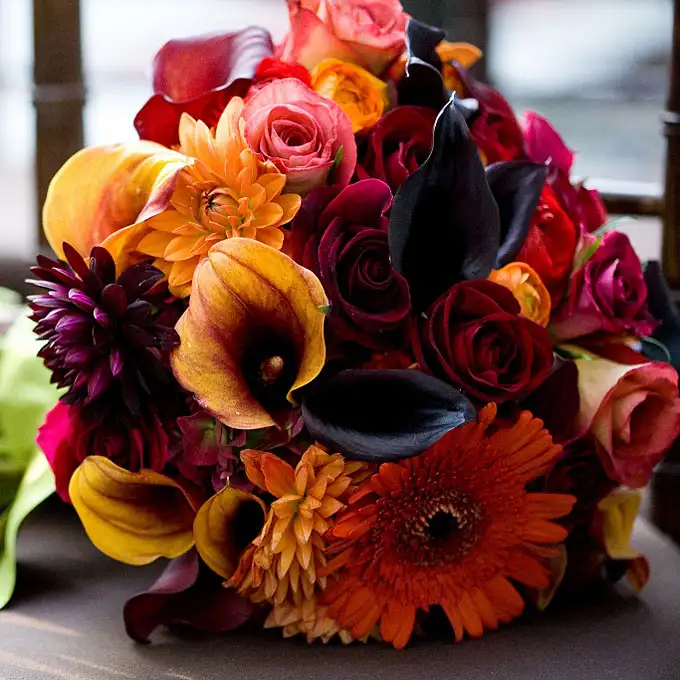 fall-wedding-bouquet-flower-ideas-008.webp
