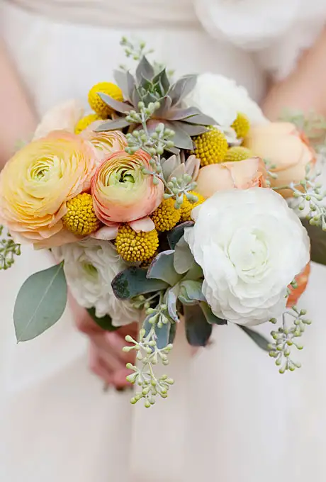 fall-wedding-bouquet-flower-ideas-014.webp