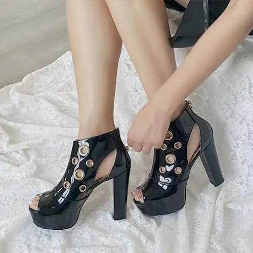 FB,1007,70,donna-siyah-rugan-platform-ayakkabi.webp