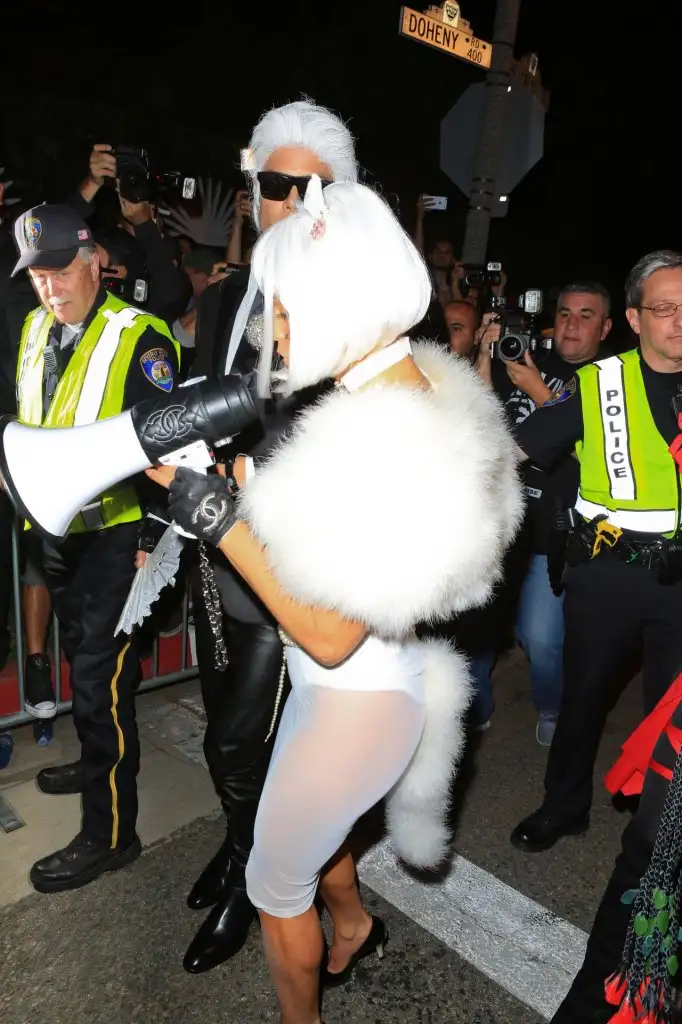 fergie-casa-tequila-halloween-party-in-beverly-hills-october-2015_6.webp