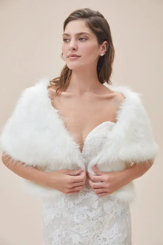 fildisi-kurk-gelin-bolerosu-sal-bolero-oleg-cassini-tr-15615-35-B.webp