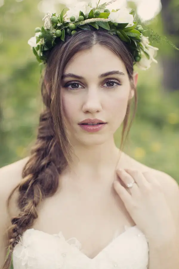 Fiori-freschi-acconciatura-2014-sposa.webp