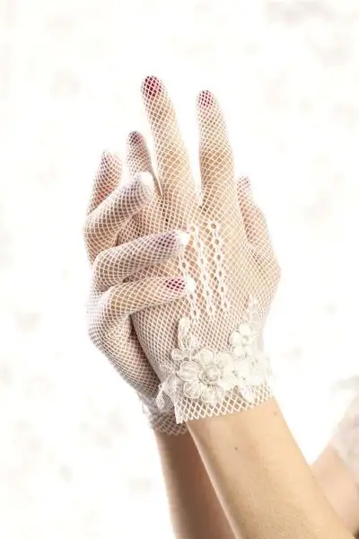 floral_embellished_bridal_gloves_vintage_wedding_style.original.webp