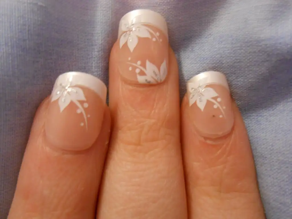 French-Manicure.webp