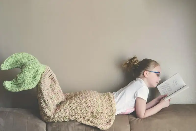 full_2520_144610_MermaidTailBlanket_1.webp