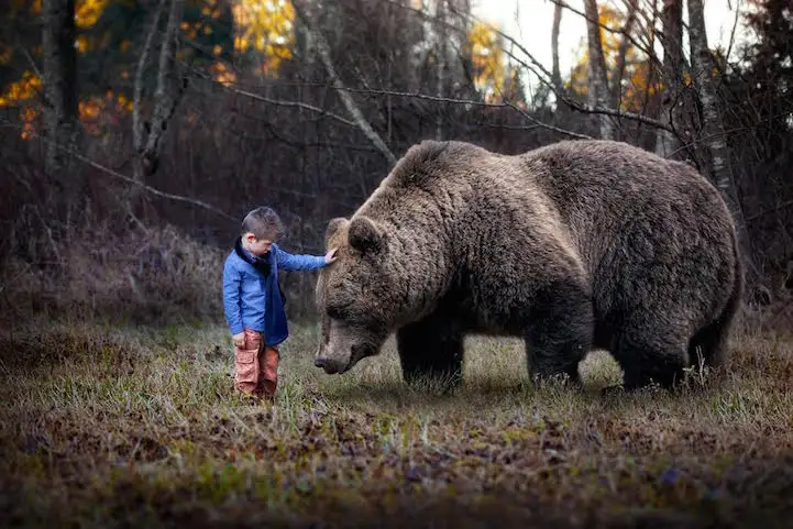 Gabe-Tomoiaga-photographie-lInnocence-de-lEnfance-avec-ses-propres-Enfants-11.webp