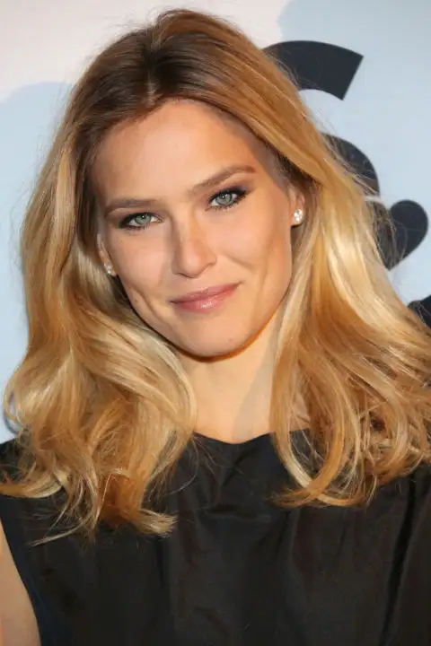 gallery_nrm_1422475574-hbz-best-hair-colors-for-spring-caramel-bar-refaeli.webp