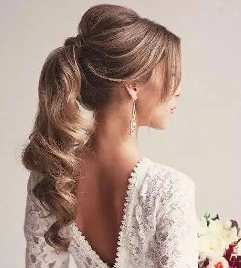 gece_icin_dalgali_sac_modelleri_2018 (1).webp