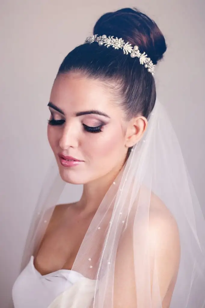 gelin-sac-modelleri-siki-topuz1.webp