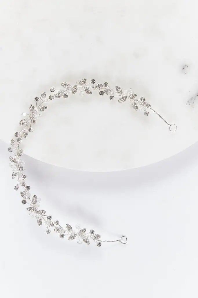 gelinlik-taci-gumus-rengi-tasli-gelin-taci-oleg-cassini-14156-66-B.webp