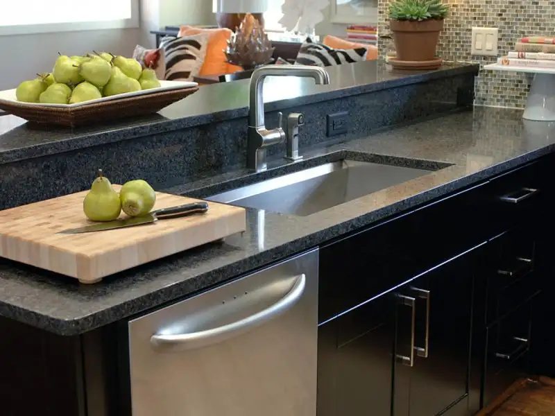 GH09_Kitchen_04_sink-dishwasher_s4x3.jpg.rend.hgtvcom.1280.960.webp