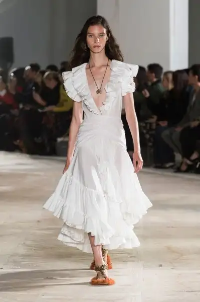 Giambattista-Valli-Spring-2018.webp