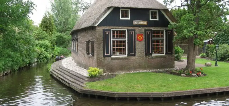 giethoorn-pub-1728x800_c.webp