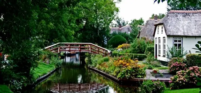 giethoorn_kopru-1728x800_c.webp