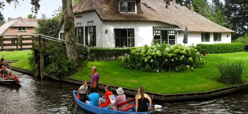 giethoorn_nederland-1728x800_c.webp