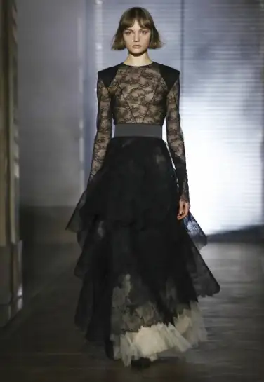 GIVENCHY-COUTURE-İLKBAHAR-YAZ-2018-KOLEKSİYONU-2.webp