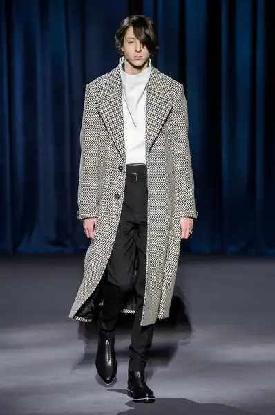 givenchy-sonbahar-kis-2018-19-76739-7032018134907.webp