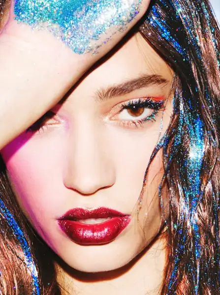 glitter-hair-Daniel-Moon.webp
