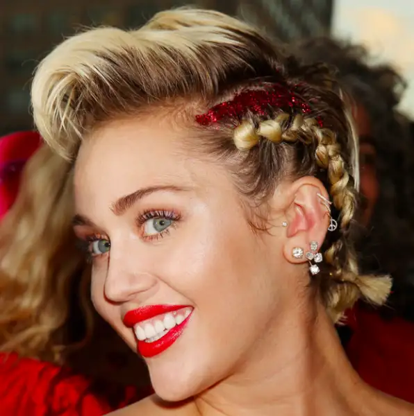 glitter-roots-tendance-coiffure-07.webp