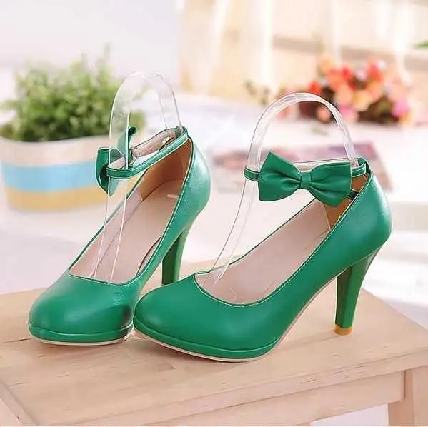 green-wedding-shoes-bridesmaids.webp