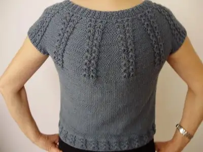 gri-uzun-yelek-modelleri.webp
