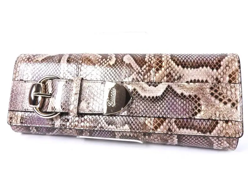 gucci-clutch.webp