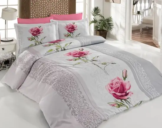 Gül-desenli-pembe-beyaz-gri-Merinos-saten-nevresim-takımı-modeli-550x436.webp