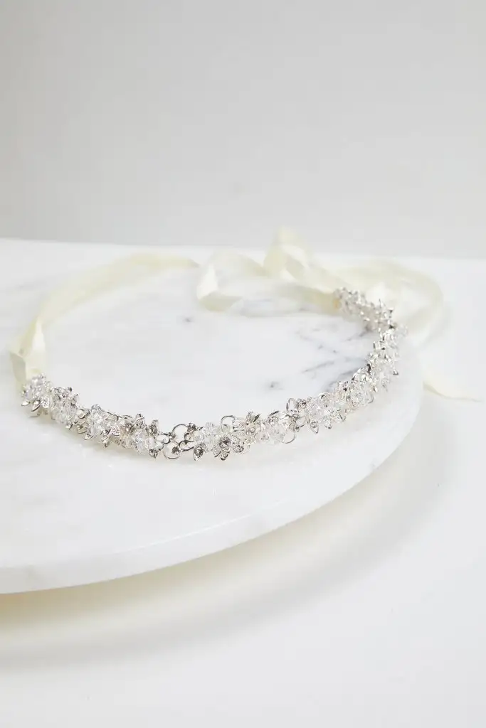 gumus-renk-kurdele-detayli-gelin-taci-gelin-taci-oleg-cassini-12664-60-B.webp