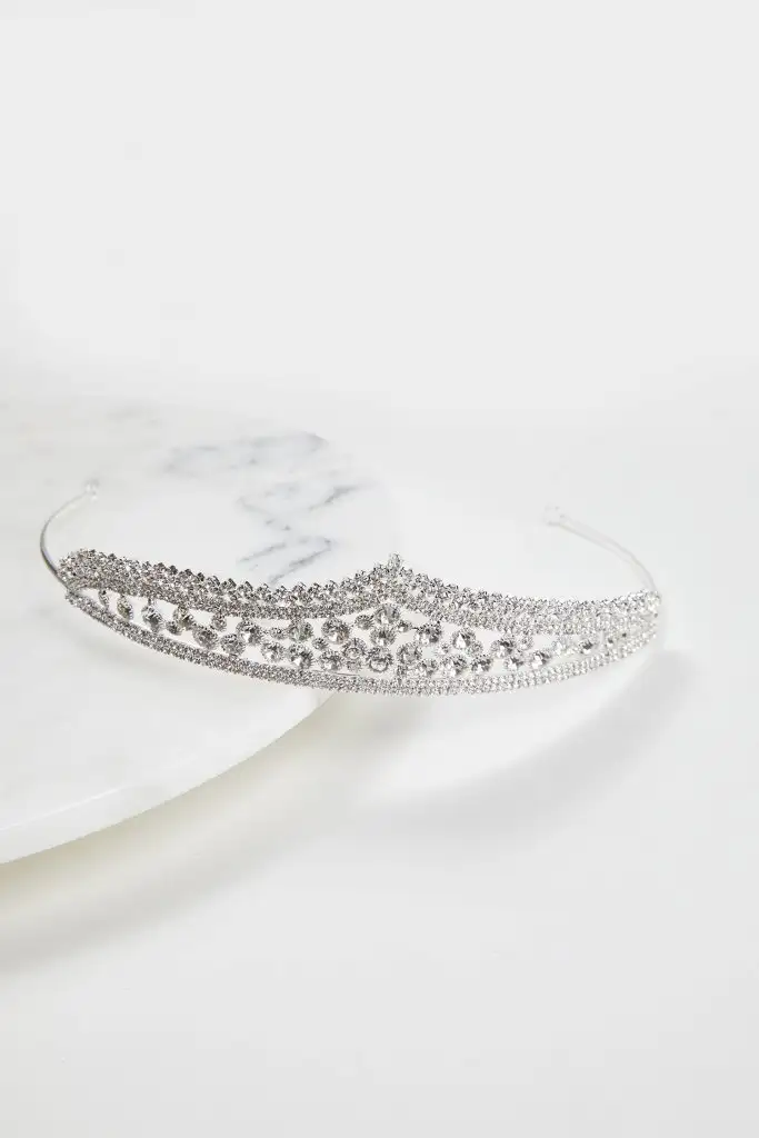 gumus-renk-yuvarlak-tasli-gelin-taci-gelin-taci-oleg-cassini-11802-60-B.webp