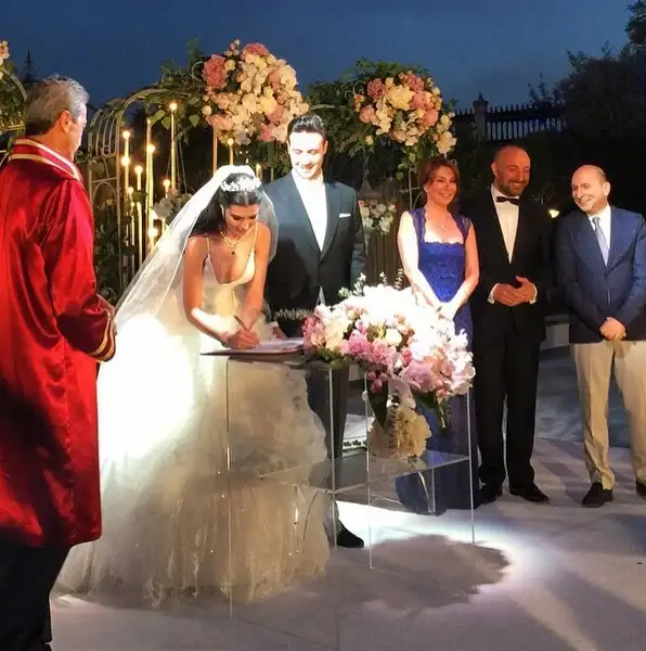 hatice-sendilin-gelinligi-79597-01062015120521.webp