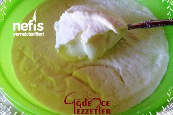 havlu-pecete-ile-tas-gibi-ev-yogurdu.webp