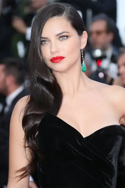 hbz-vday-hair-adriana-lima_1.webp