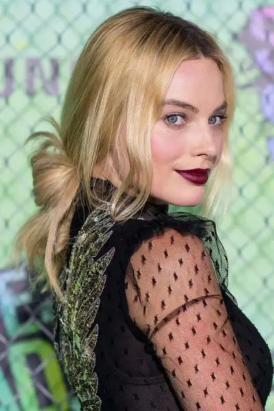 hbz-vday-hair-margot-robbie_1.webp