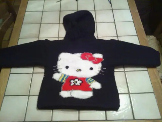 hello-kitty-desenli-orgu-kazak-ve-hirka-modelleri-13.webp