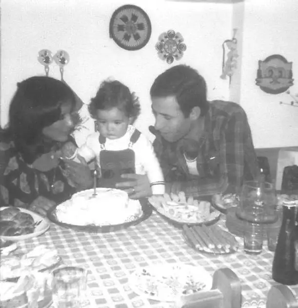 hic_gormedigimiz_fotograflariyla_kemal_sunal_(8)_1139728694545f247f571bc.webp