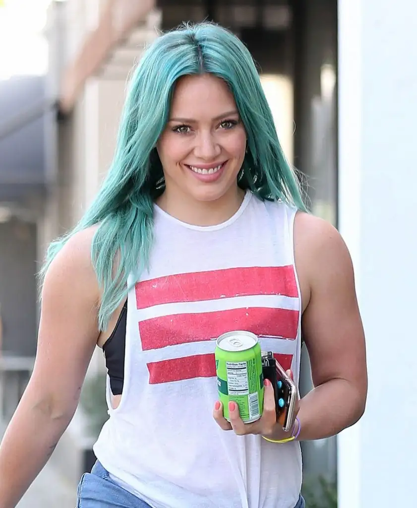 hilary-duff-back-from-gym-in-west-hollywood_1.webp