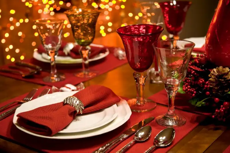 Holiday-Table-Setting_2CEF34EA-ED63-4528-B01C6D02836F4849_edffb73c-f213-4dc0-b348547e405684e7.webp