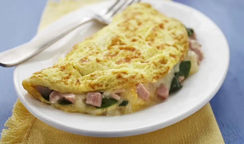 how-to-make-an-omelet-930x550.webp
