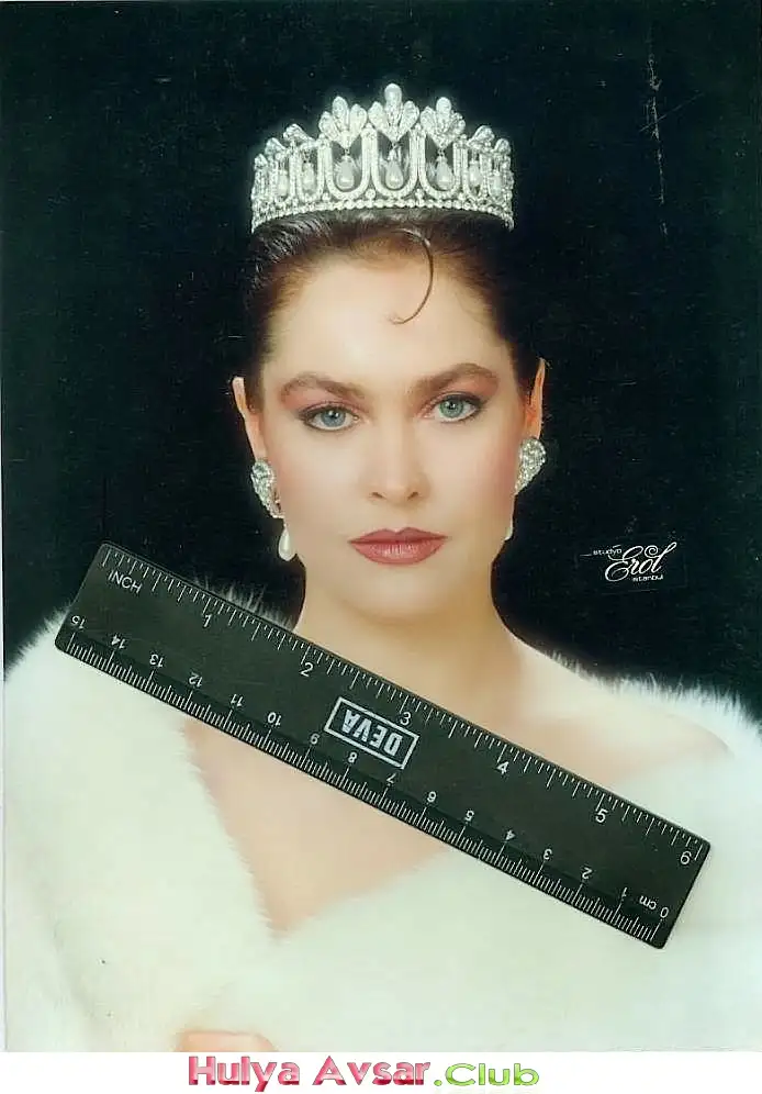 hulya avsar-1.webp