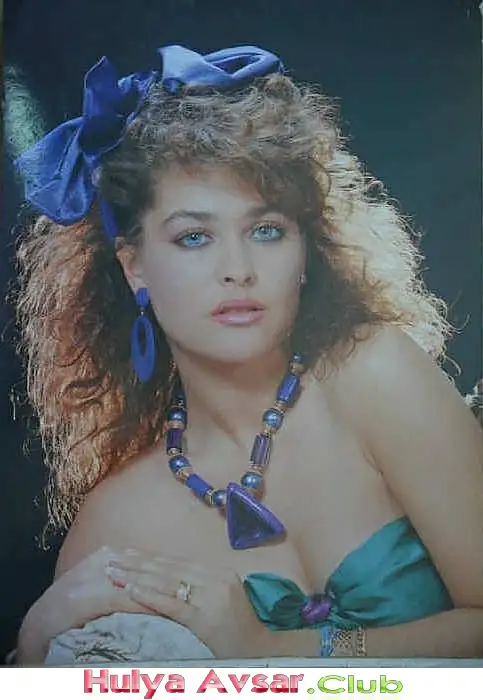 hulya avsar-107.webp