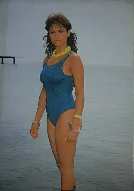 hulya avsar-116.webp