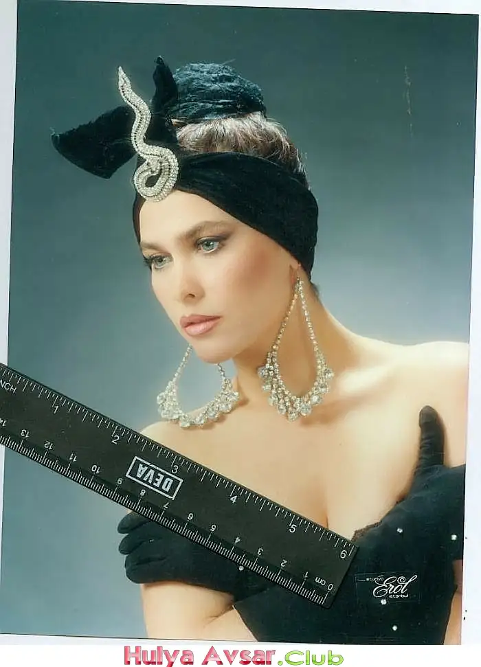 hulya avsar-2.webp