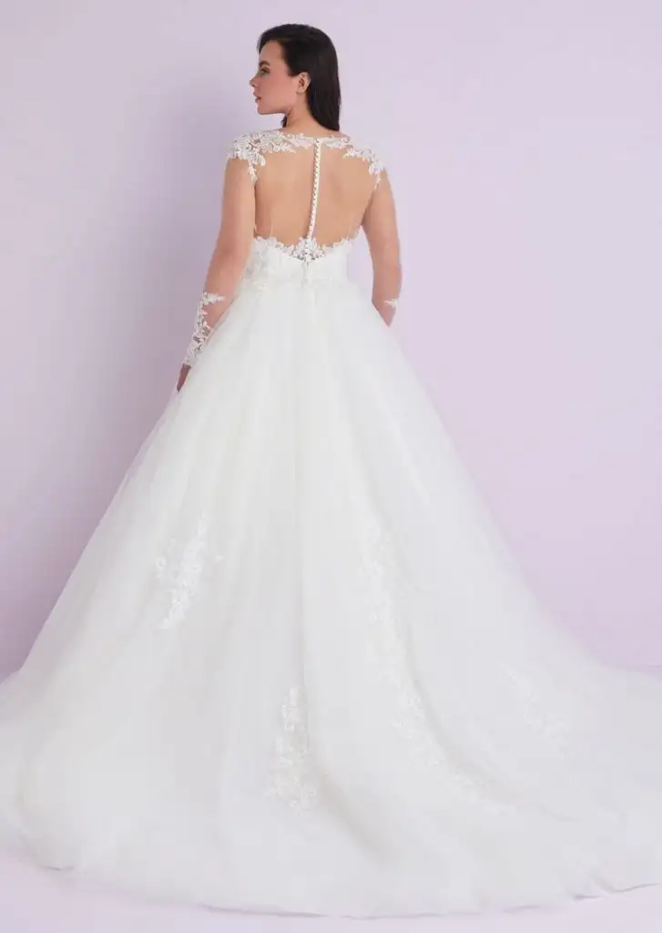 illuzyon-yaka-uzun-kollu-payetli-balo-tipi-buyuk-beden-gelinlik-2022-koleksiyonu-oleg-cassini...webp