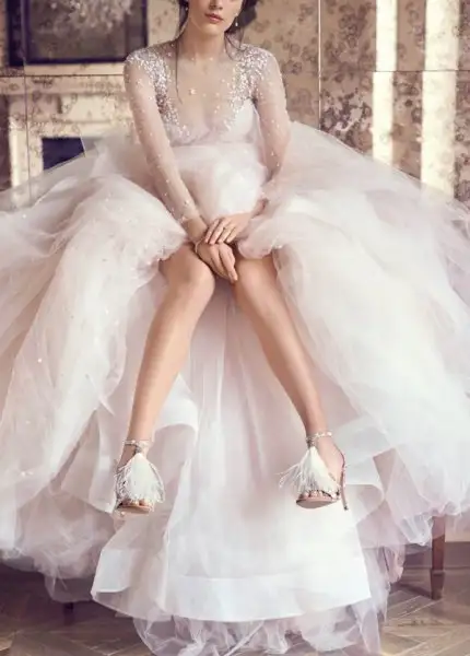 increibles-sandalias-de-novia-con-pompones-con-plumas-97837 (1).webp