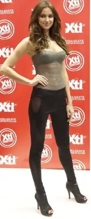 İrina-Shayk-pantolon-kombini.webp