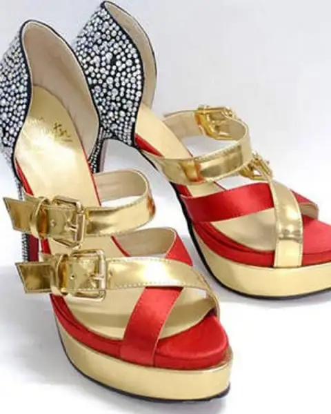 isiltili-ve-topuklu-ayakkabilar-moda,lm1Fcsh1dECAc3n7bjlAXw.webp