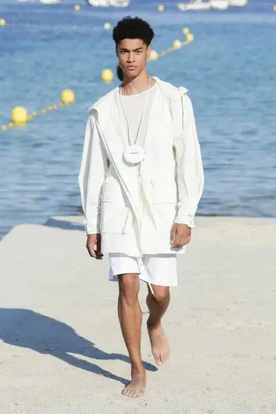 jacquemus_v_16-1530001814.webp