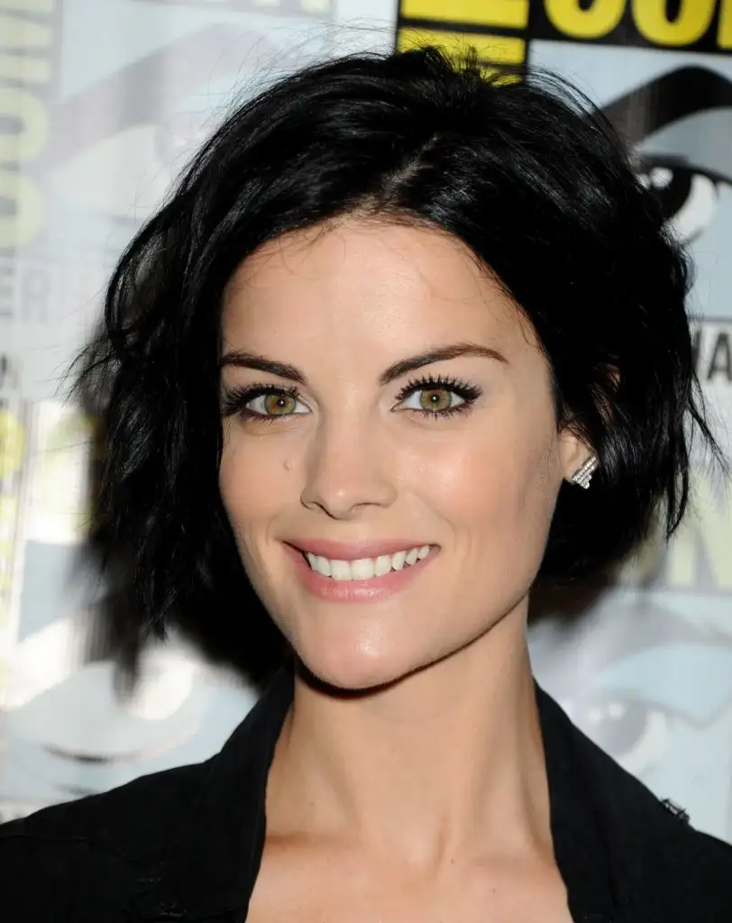 jaimie-alexander-attends-the-blindspot-press-line-at-comic-con-in-san-diego_1.webp