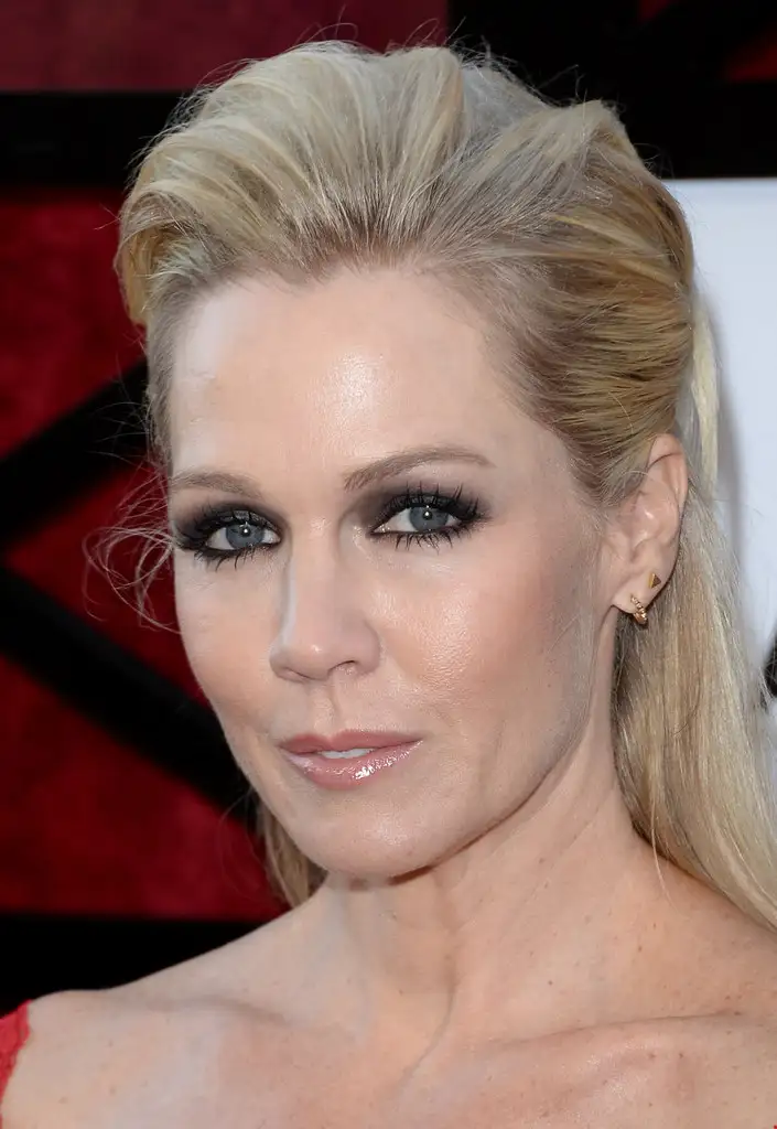 Jennie+Garth+Makeup+Smoky+Eyes+FVegScIy14jx.webp
