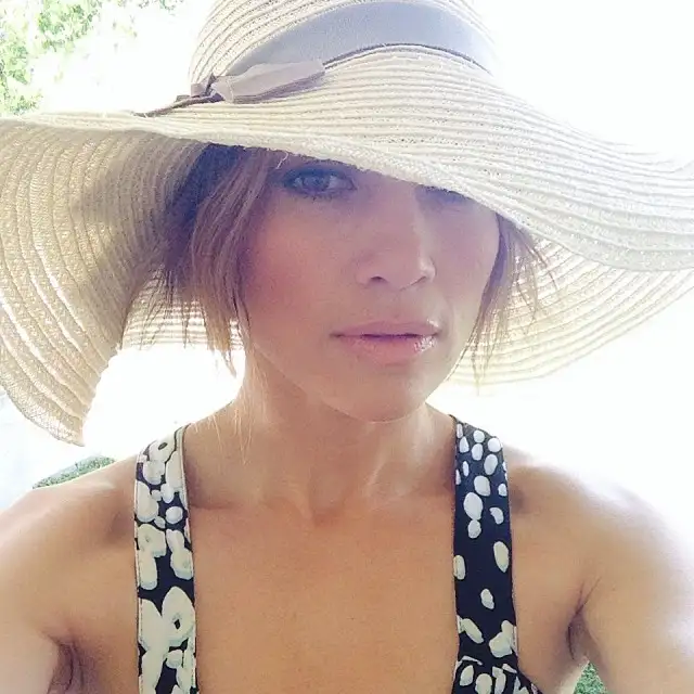 jennifer-lopez-easter.webp